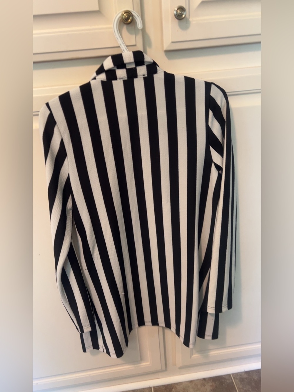 Black and White Vertical Stripe Open Blazer - Picture 4 of 4